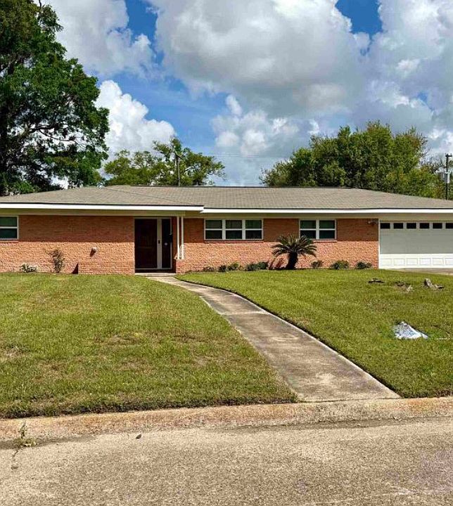 1st image of 3450 Durwood Dr