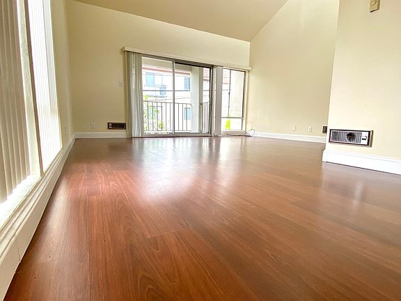 4th image of 1105 Capuchino Ave APT 6