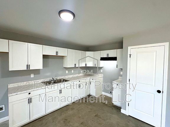 3rd image of 555 Monteagle Dr