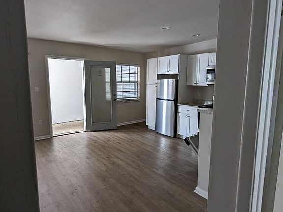 3rd image of 361 41st Ave N APT 4