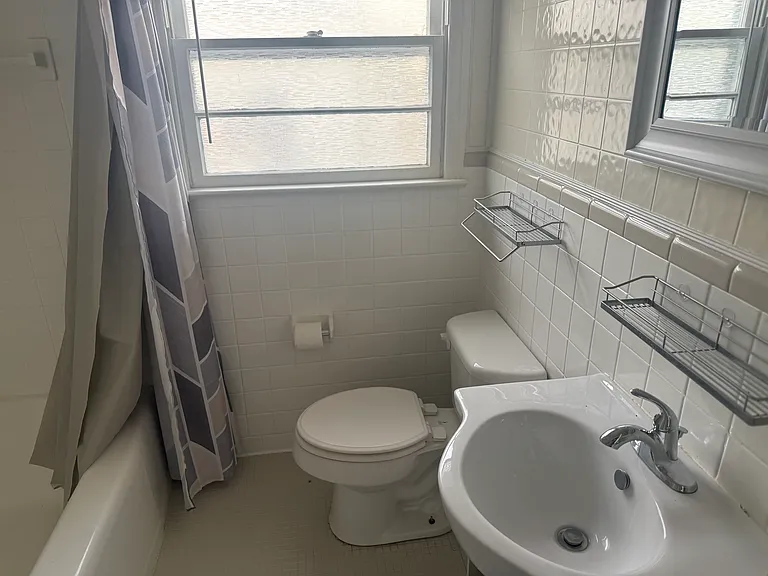 2602 Waltham Dr NE — Photo 22