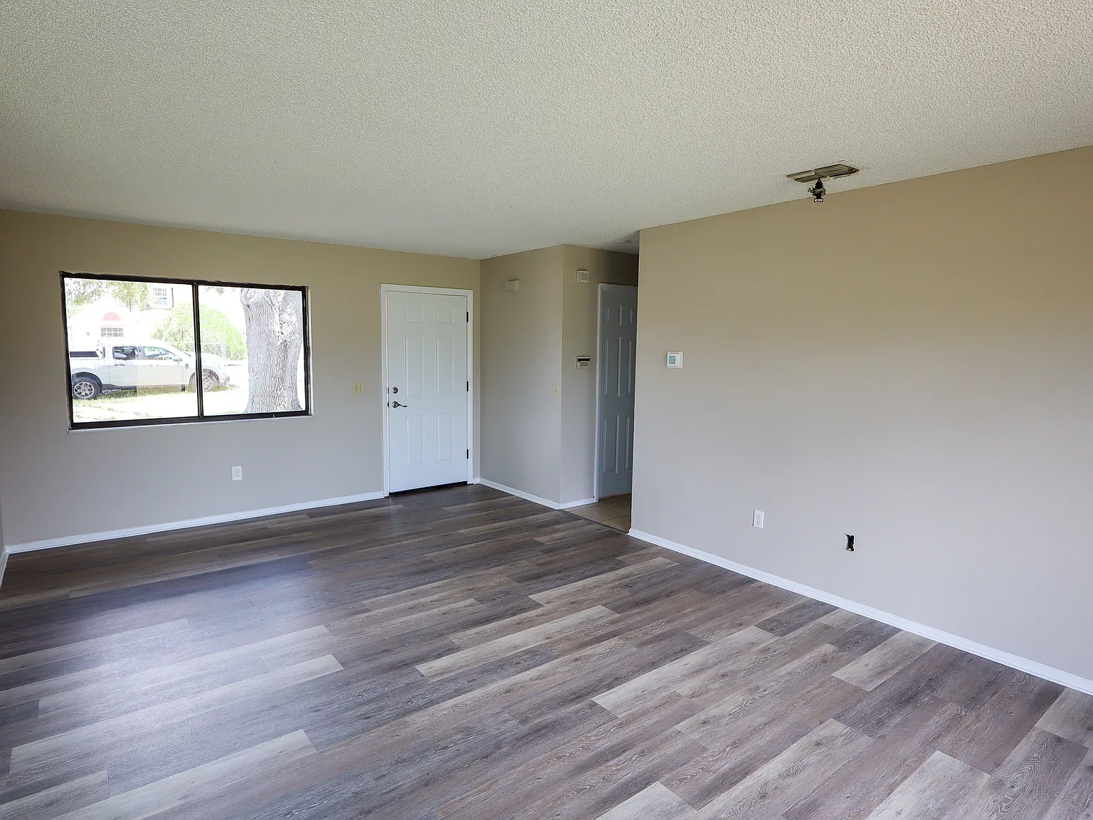 199 Willow Rd - 1 — Photo 2