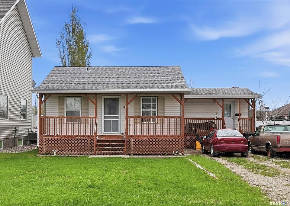 1st image of 409 8th AVENUE W