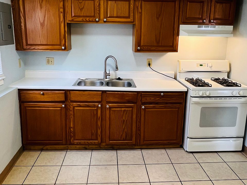1st image of 743 Valerie Ln