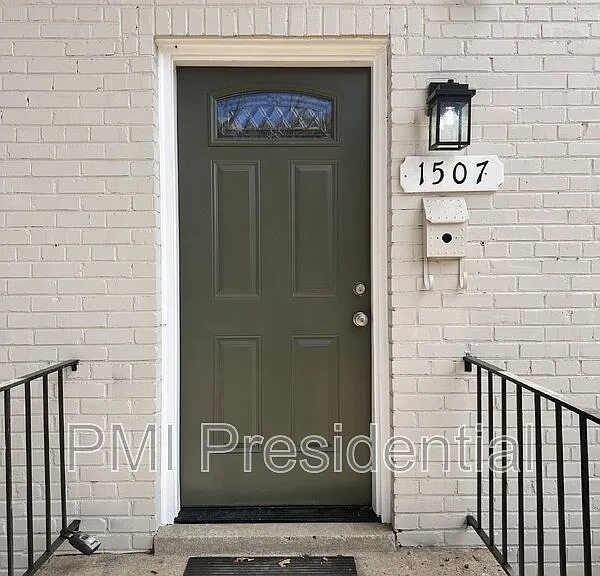 1507 Foster Rd — Photo 2