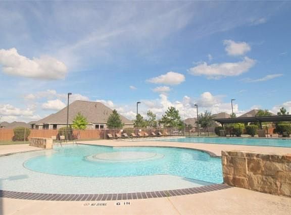 3rd image of 9822 Willow Crown Ln