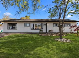 338 Goldenridge Dr, Levittown, PA 19057