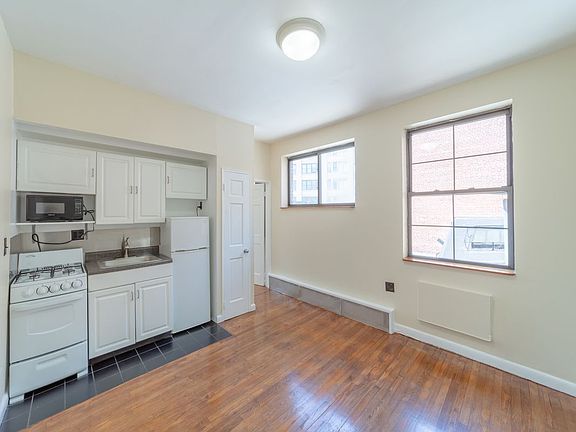 5th image of 301 W 13th St APT 3