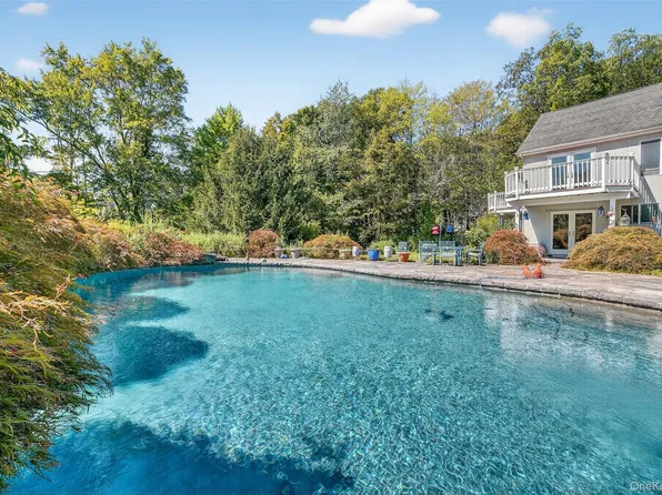 986 Cliff Avenue, Yorktown Heights, NY 10598