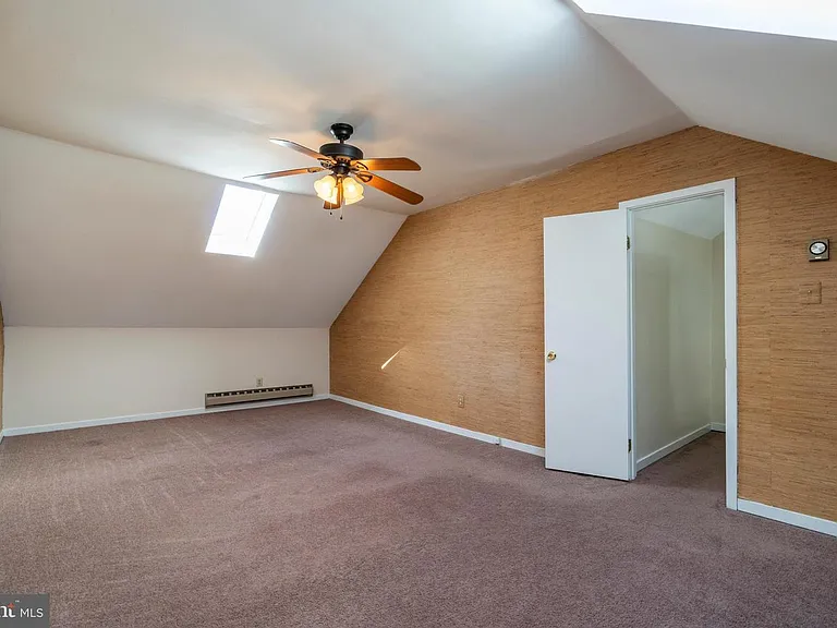 506 Saint Albans Ct — Photo 22