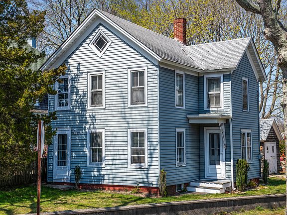 5th image of 207 Jermain Ave