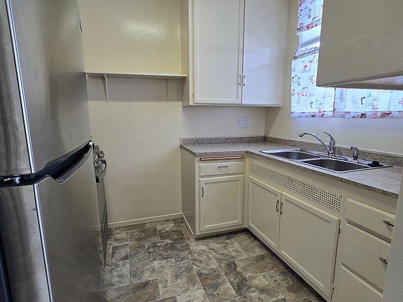 5th image of 4665 Hamilton St