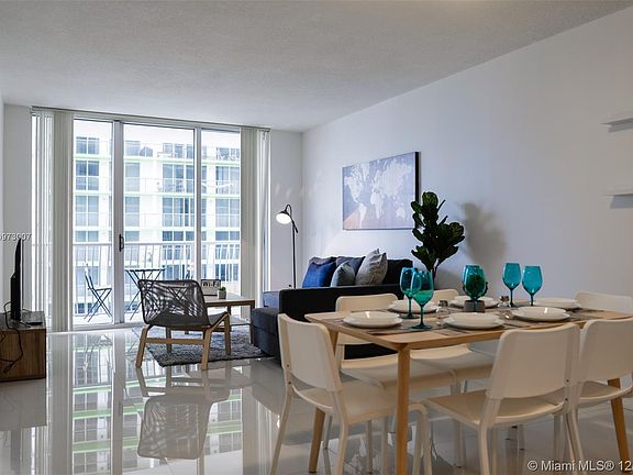 5th image of 1750 N Bayshore Dr APT 2209