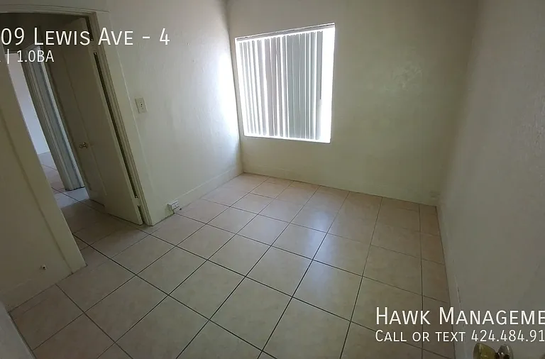 1709 Lewis Ave #4 — Photo 2