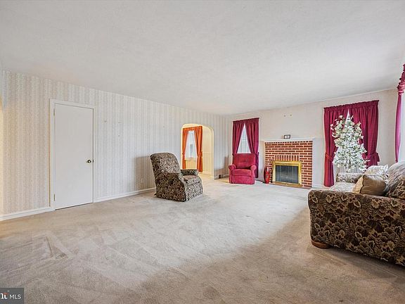 3rd image of 422 W Moreland Ave