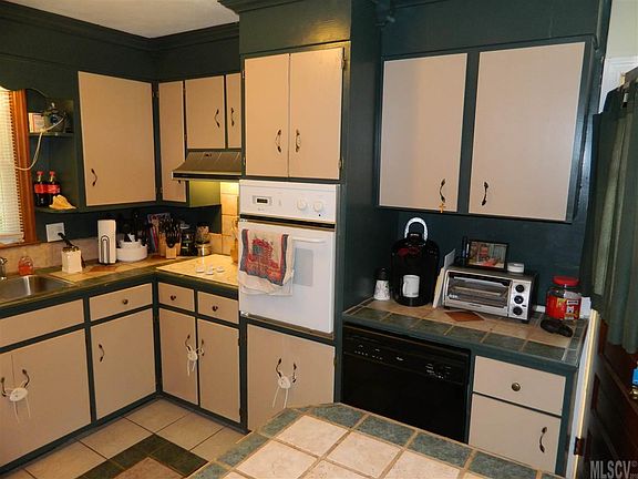 2nd image of 2462 Greenway St