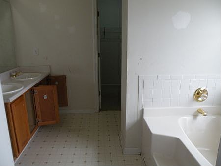 4th image of 1552 Rogers Crossing Dr