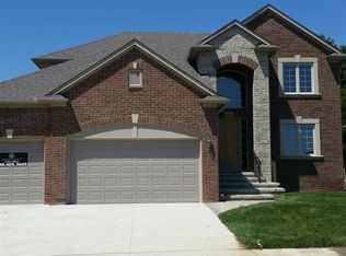 62854 Franklin Park Dr, Washington, MI 48094