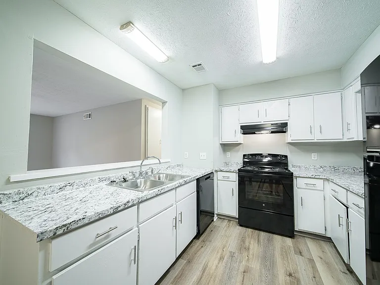 786 Dogwood Dr — Photo 5