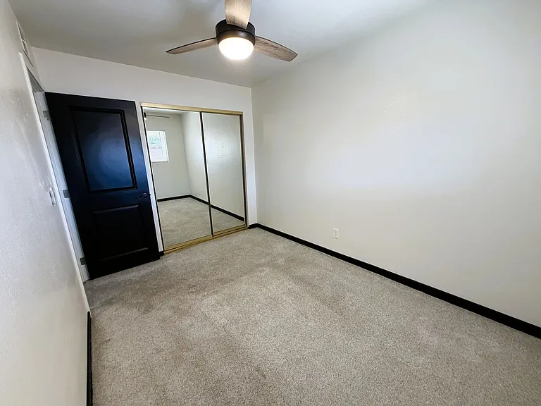 328 Linn Ln — Photo 16