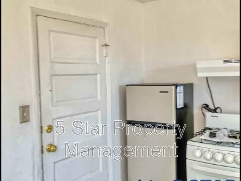 1526 E Yandell Dr #2 — Photo 13