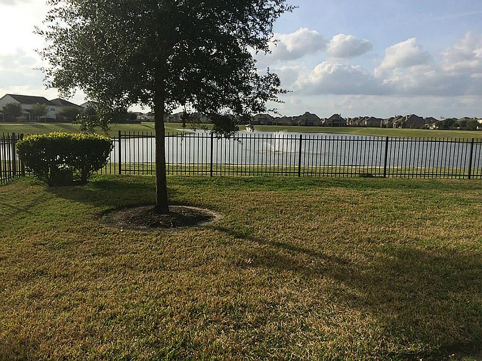 1st image of 714 Honeysuckle Vine Dr