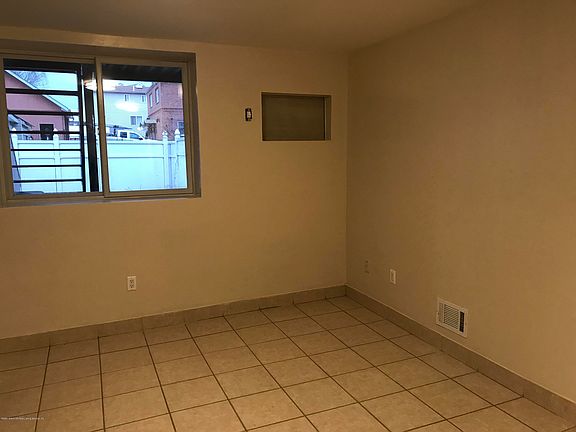 5th image of 1283 Bay St #A