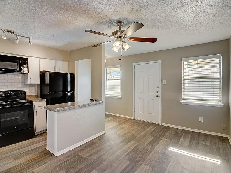 Polk Villas — Photo 7