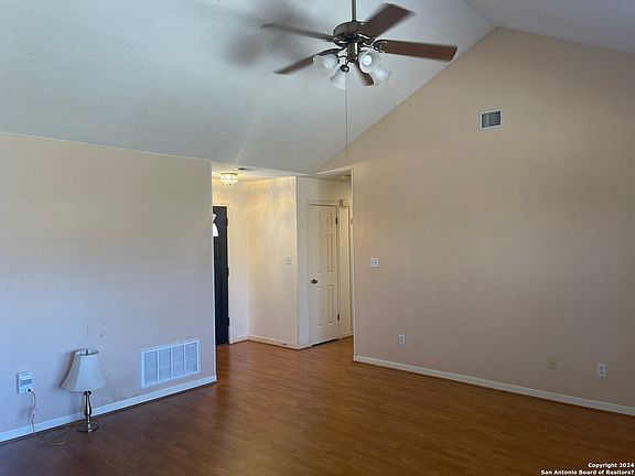 3rd image of 130 CIBOLO BRANCH DR