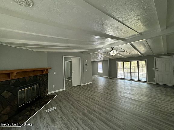 4th image of 4405 Centennial Ave