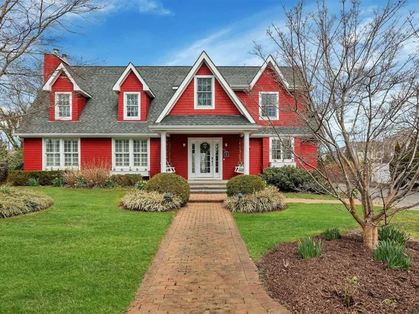 95 Academy Street, Bayport, NY 11705