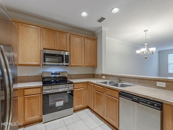5th image of 2292 SUNSET BLUFF Drive