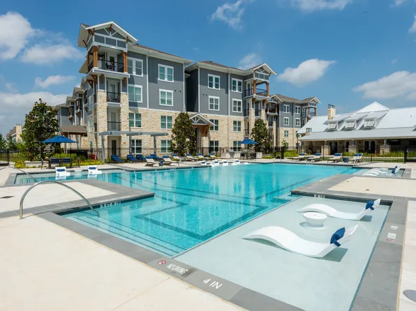 Lakeside Row Apartments