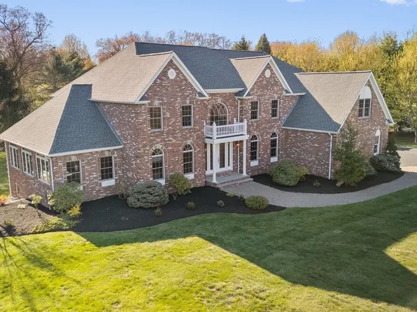12 Arrowhead Ln, Westborough, MA 01581
