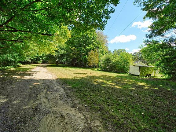 3rd image of 11831 Winfield Rd