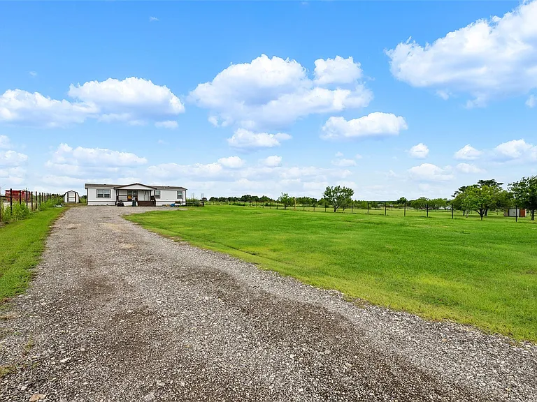 360 Shady Oaks #B — Photo 4