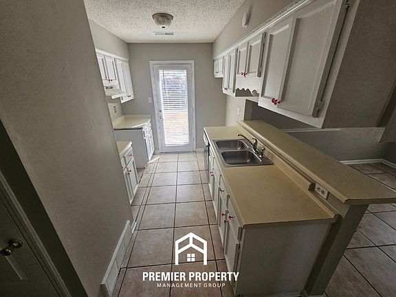 5th image of 3926 Lucerne Dr