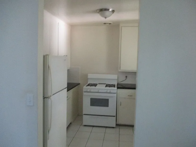 1350 N Crescent Heights Blvd — Photo 5