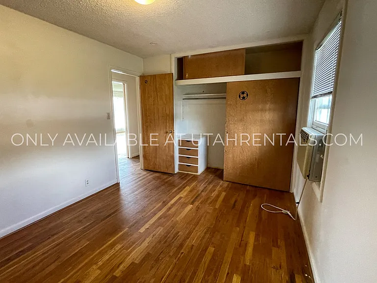 158 W 500 N — Photo 17