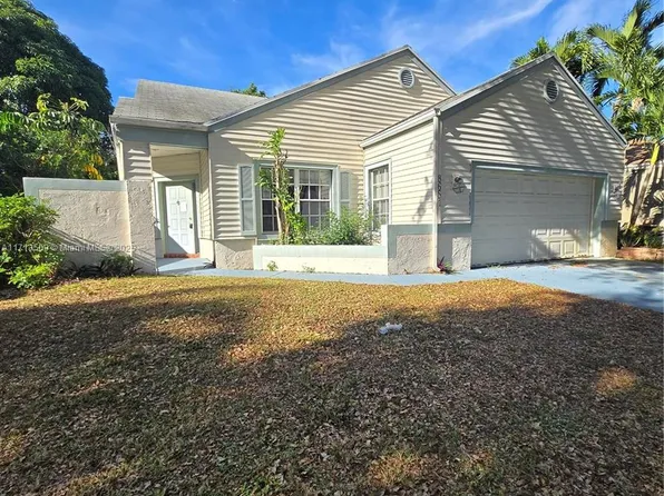 8651 SW 12th St, Hollywood, FL 33025