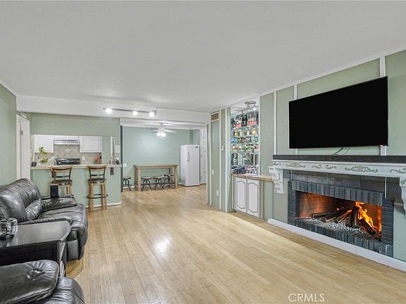 2nd image of 5334 Lindley Ave Unit 219