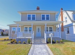 20 N Grove St, Valley Stream, NY 11580