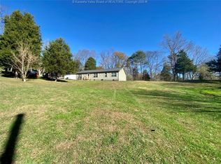 421 Maplewood Heights Dr, Ripley, WV 25271