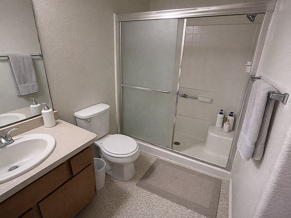 3rd image of 645 Adams St APT 5