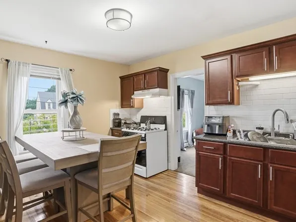 104 Fairview Ave, Pawtucket, RI 02860