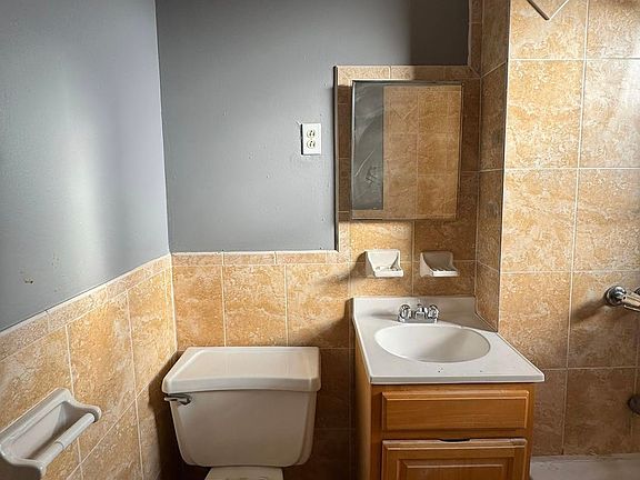 4th image of 223 Roseville Ave #210
