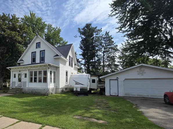 528 Park Ave, Wild Rose, WI 54984