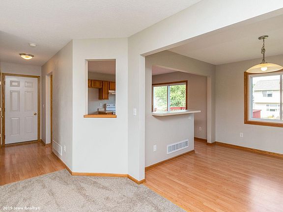 3rd image of 839 Edgewater Dr