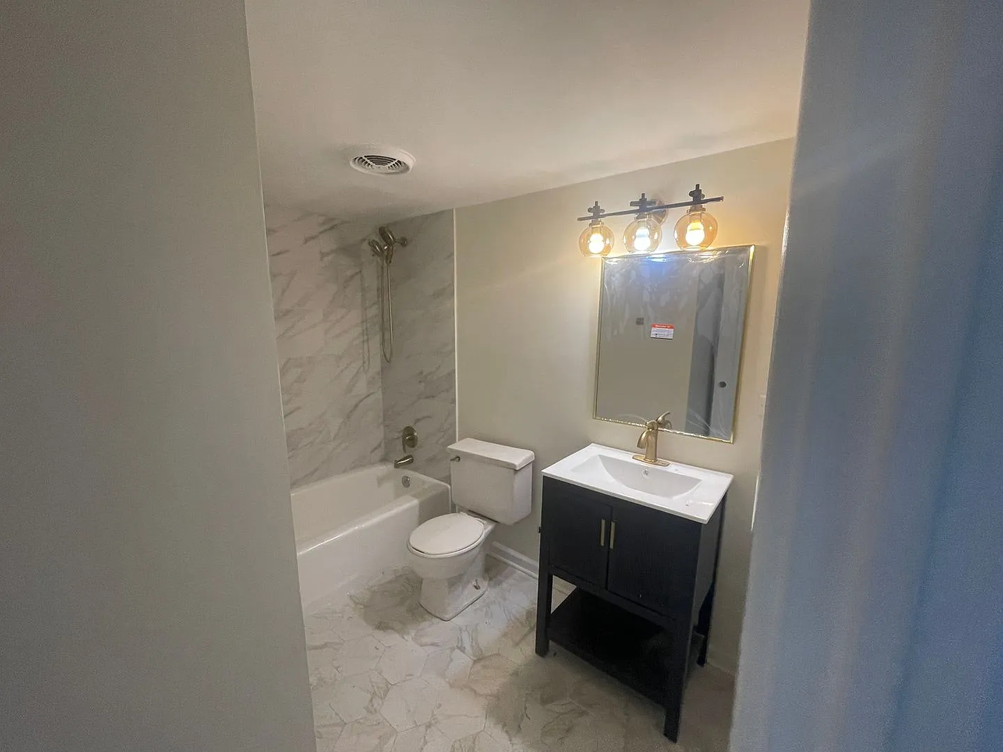 Charming 2BR Condo in Lansing — Photo 3