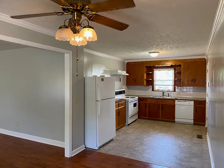 5118 Tulip Dr — Photo 8